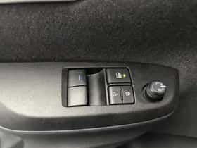 Toyota Yaris (2021) thumbnail 5