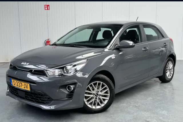 Kia Rio (2023) thumbnail 1