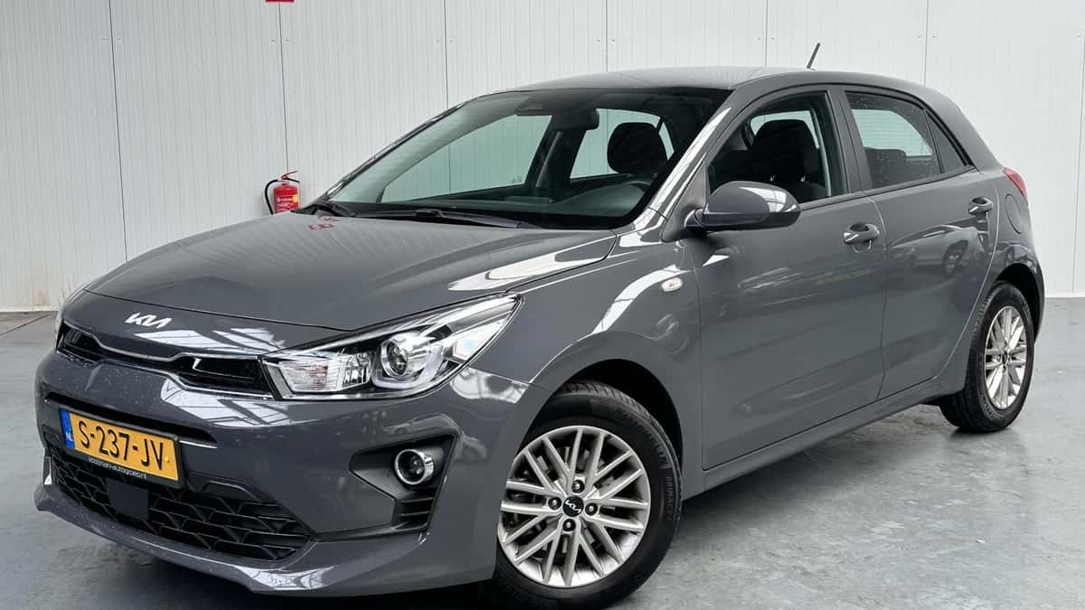 Kia Rio (2023) — foto 1