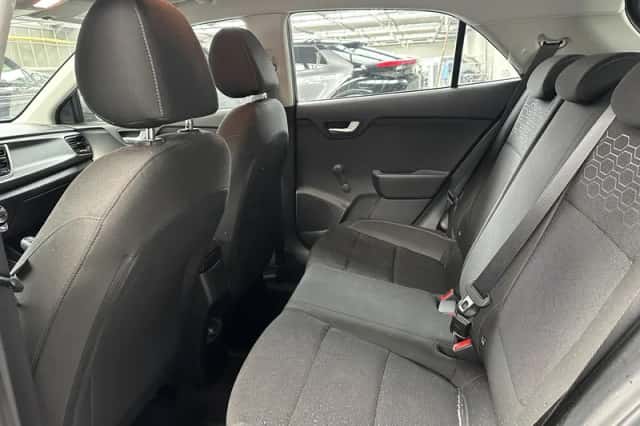 Kia Rio (2023) thumbnail 14