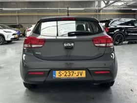 Kia Rio (2023) thumbnail 16