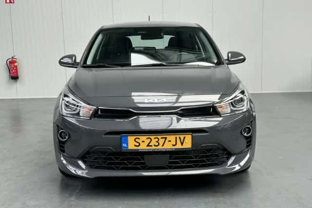 Kia Rio (2023) thumbnail 19