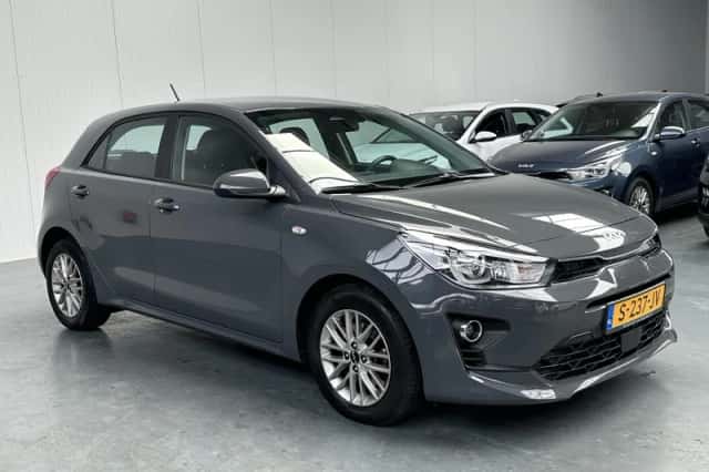 Kia Rio (2023) thumbnail 20