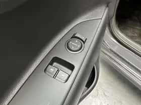 Kia Rio (2023) thumbnail 3