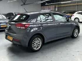 Kia Rio (2023) thumbnail 21