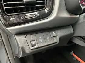 Kia Rio (2023) thumbnail 4