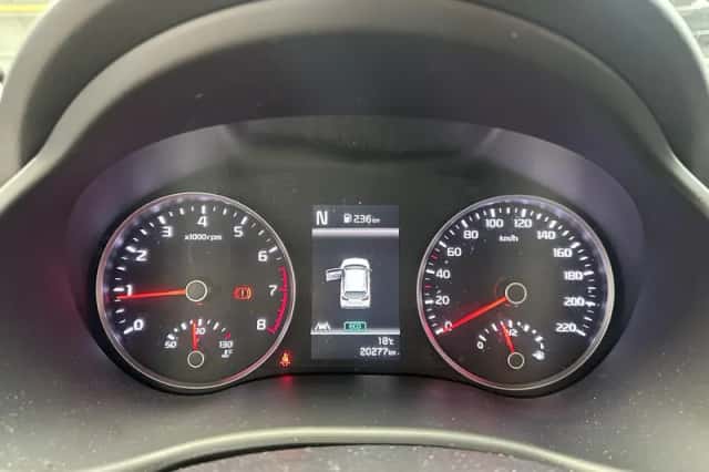 Kia Rio (2023) thumbnail 5