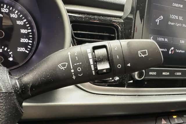 Kia Rio (2023) thumbnail 7