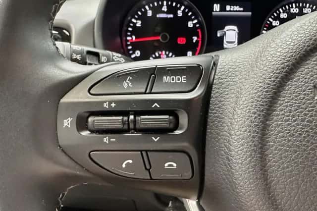 Kia Rio (2023) thumbnail 8