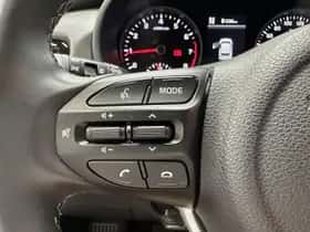 Kia Rio (2023) thumbnail 8