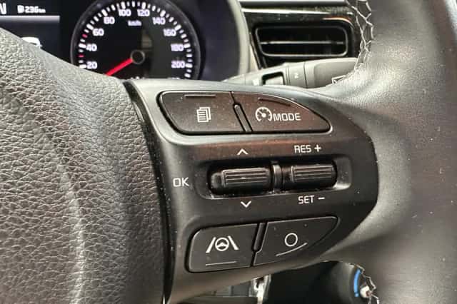 Kia Rio (2023) thumbnail 9