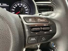 Kia Rio (2023) thumbnail 9
