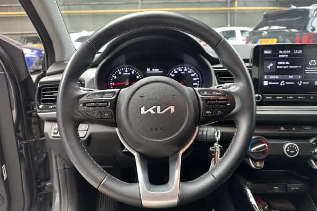 Kia Rio (2023) thumbnail 10