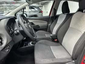 Toyota Yaris (2017) thumbnail 2