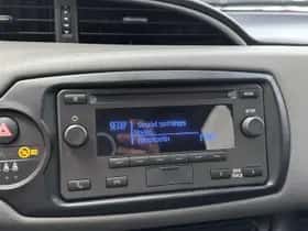Toyota Yaris (2017) thumbnail 12