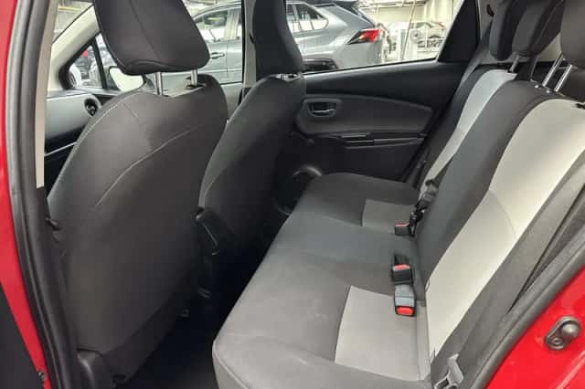 Toyota Yaris (2017) thumbnail 15