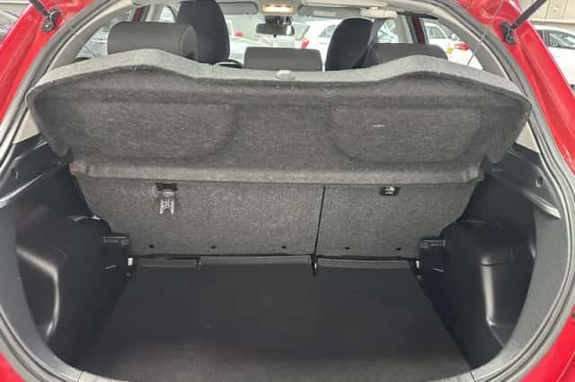 Toyota Yaris (2017) thumbnail 16