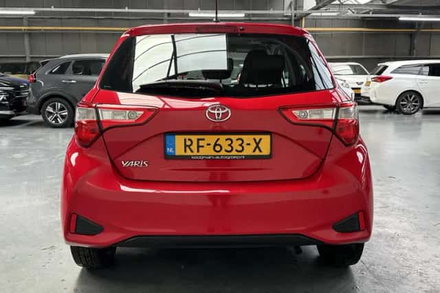 Toyota Yaris (2017) thumbnail 17