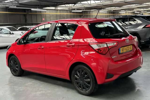 Toyota Yaris (2017) thumbnail 18