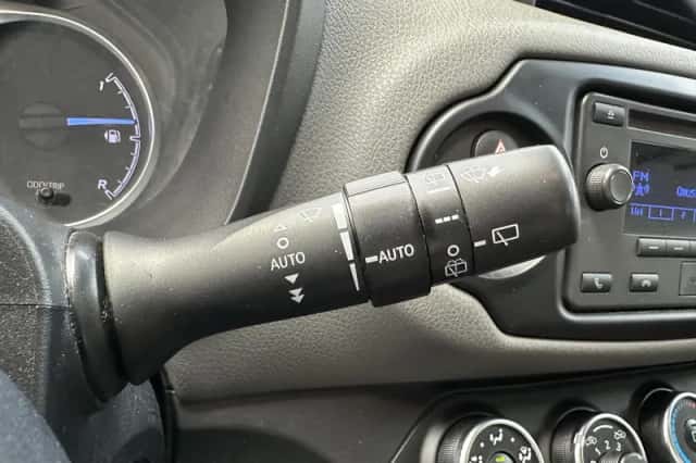 Toyota Yaris (2017) thumbnail 8