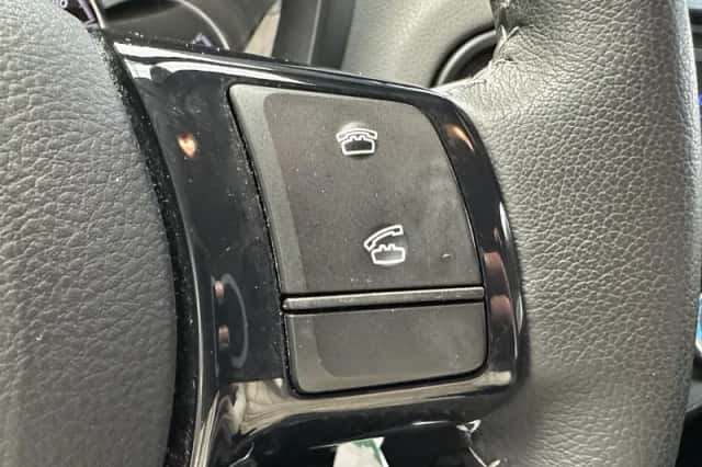 Toyota Yaris (2017) thumbnail 10