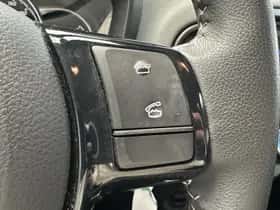 Toyota Yaris (2017) thumbnail 10