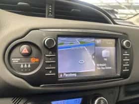 Toyota Yaris (2017) thumbnail 17