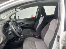 Toyota Yaris (2017) thumbnail 3