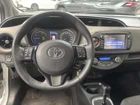 Toyota Yaris (2017) thumbnail 5