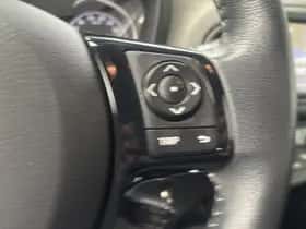 Toyota Yaris (2017) thumbnail 8