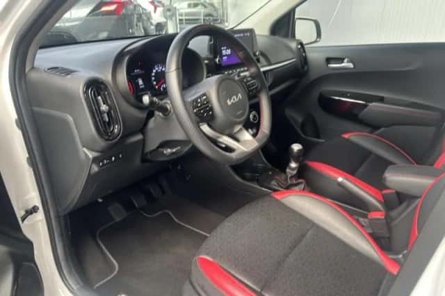 Kia Picanto (2022) thumbnail 3