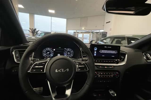 Kia XCeed (2024) thumbnail 3