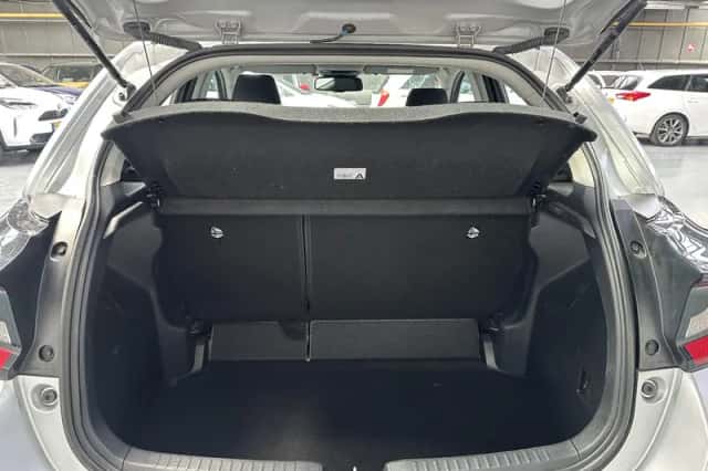 Toyota Yaris (2024) thumbnail 13