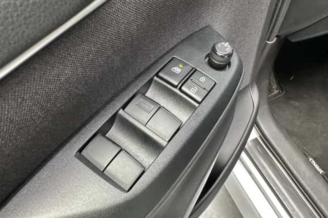 Toyota Yaris (2024) thumbnail 3