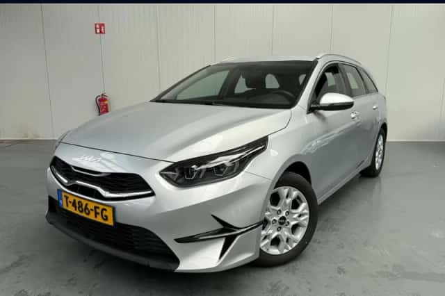 Kia Ceed Sportswagon (2023) thumbnail 1