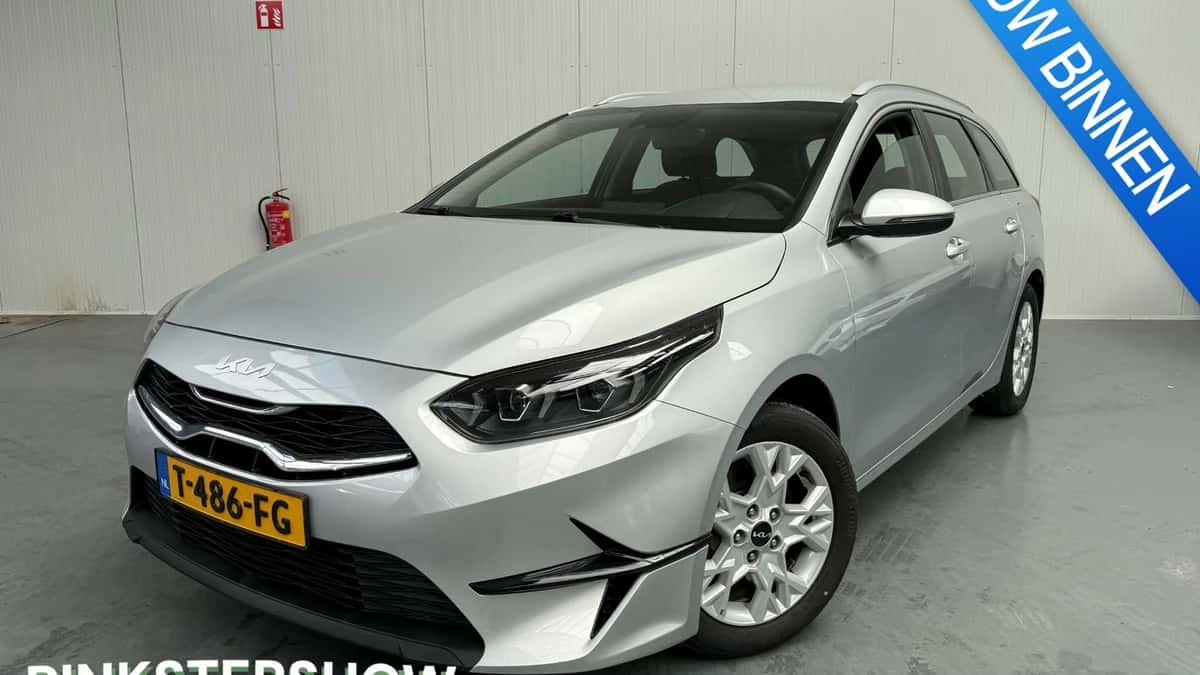 Kia Ceed Sportswagon (2023) — foto 1