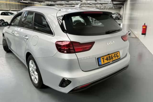 Kia Ceed Sportswagon (2023) thumbnail 2