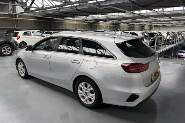 Kia Ceed Sportswagon (2023) thumbnail 17
