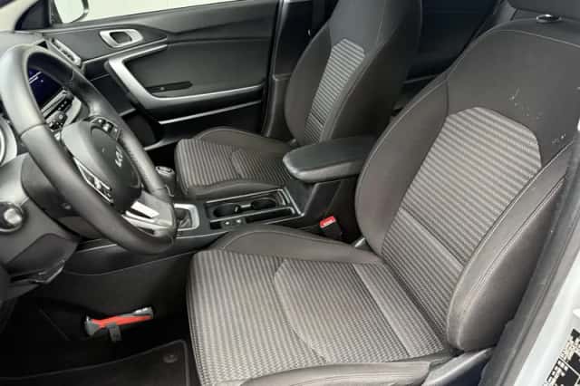 Kia Ceed Sportswagon (2023) thumbnail 3