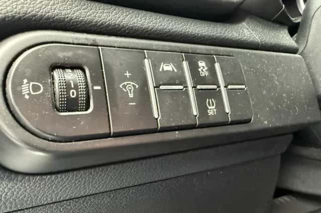 Kia Ceed Sportswagon (2023) thumbnail 5