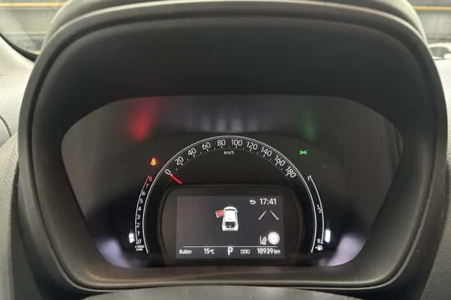 Toyota Aygo (2022) thumbnail 3