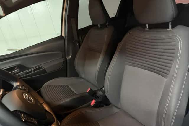 Toyota Yaris (2017) thumbnail 2