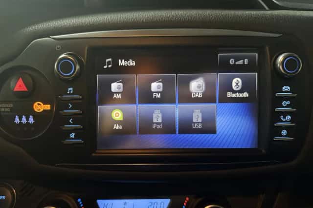 Toyota Yaris (2017) thumbnail 11