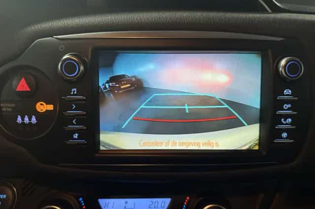 Toyota Yaris (2017) thumbnail 12