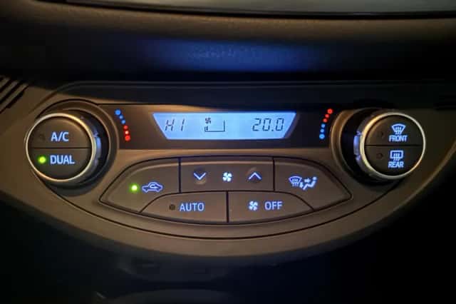Toyota Yaris (2017) thumbnail 13