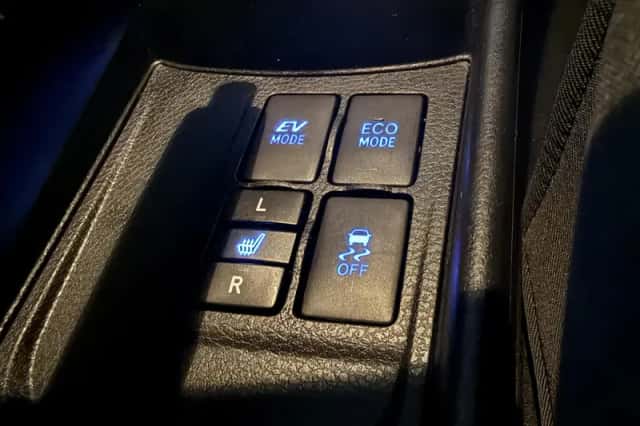Toyota Yaris (2017) thumbnail 16
