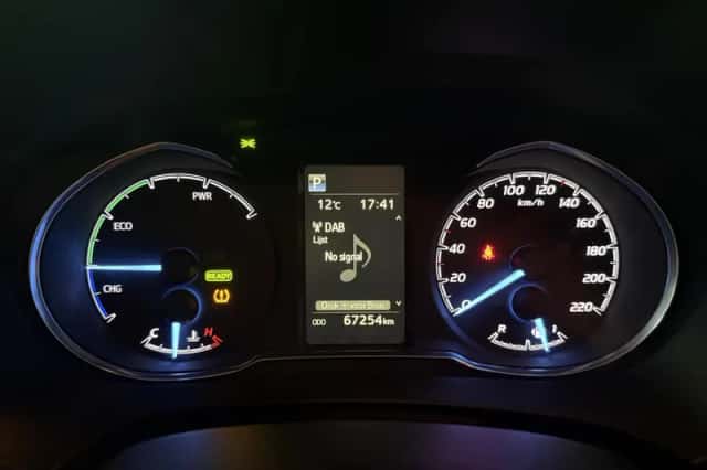Toyota Yaris (2017) thumbnail 4