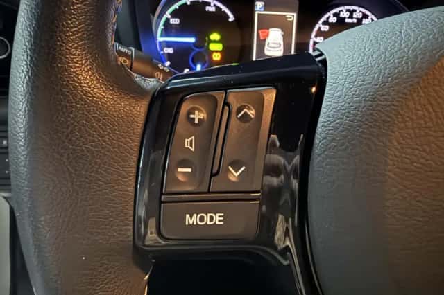 Toyota Yaris (2017) thumbnail 5