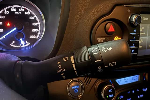 Toyota Yaris (2017) thumbnail 8