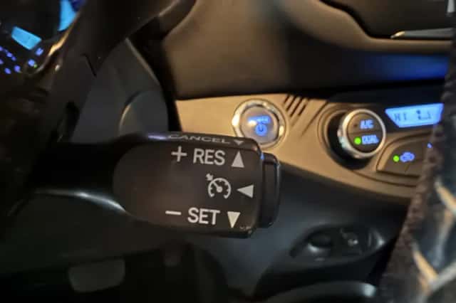 Toyota Yaris (2017) thumbnail 9